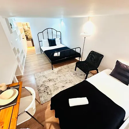 Flat, Location In Town * ליסבון